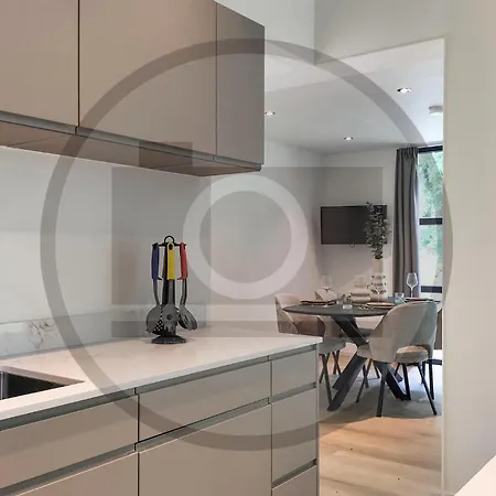 Luxurious In Wenum-wiesel With Wifi 度假居 *